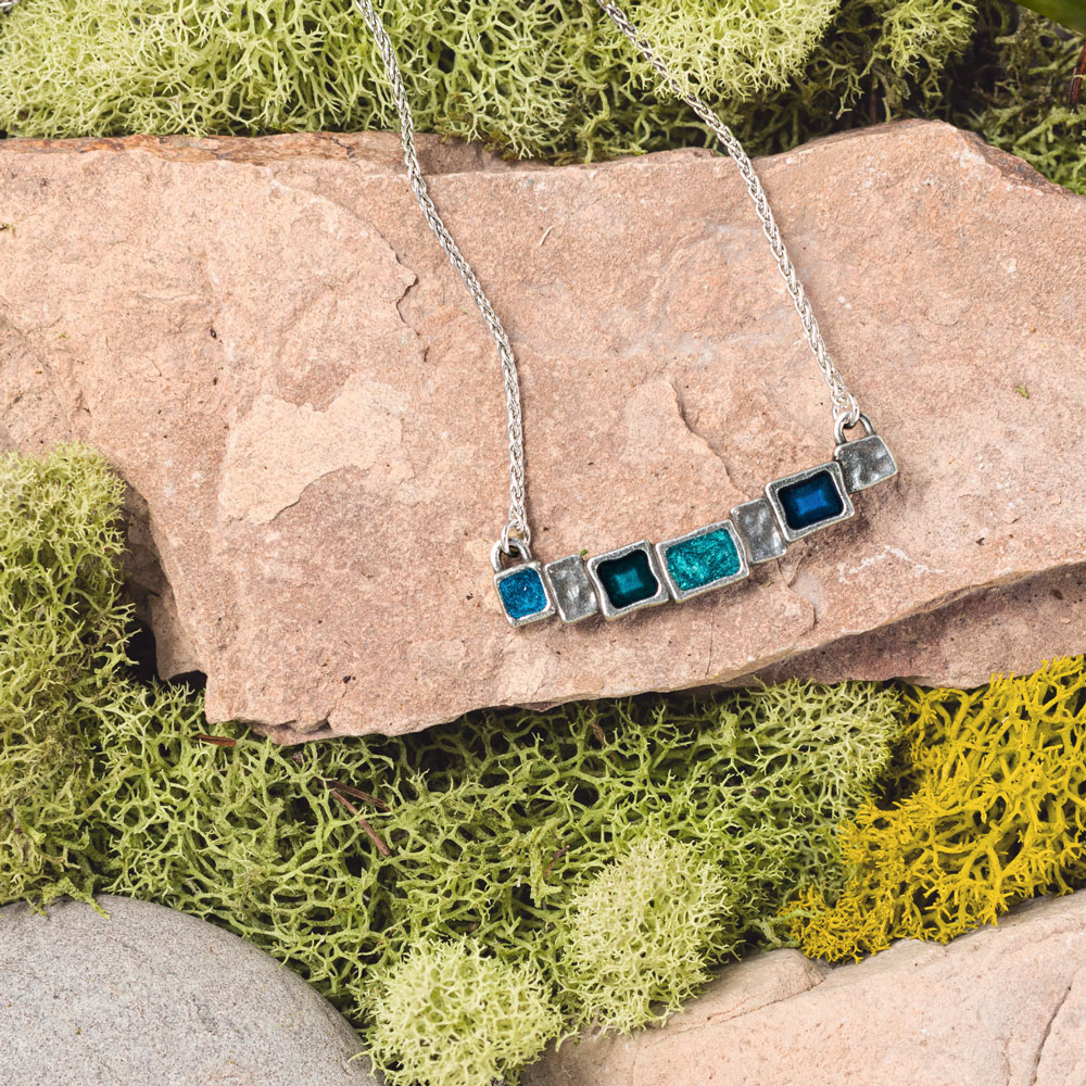 Blue necklace with a pattern of stepping stones